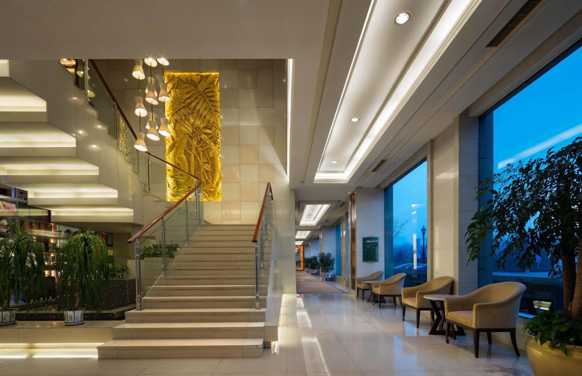 Ramada Beijing North Hotel Csangping Kültér fotó